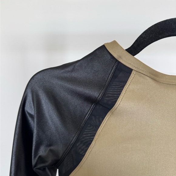 Koral Tan and Cream Raglan Crop Top - Picture 3 of 8